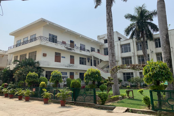 https://cache.careers360.mobi/media/colleges/social-media/media-gallery/8506/2021/3/8/Campus view of Raghunath Girls Post Graduate College Meerut_Campus-View.png